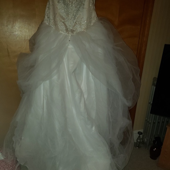 Alfred Angelo Belle Wedding dress - Picture 5 of 8